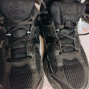 Nike Women's Black Mesh Sneakers